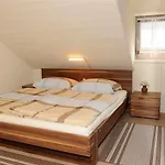 Suedtiroler Stube * سيفيلد ان تيرول